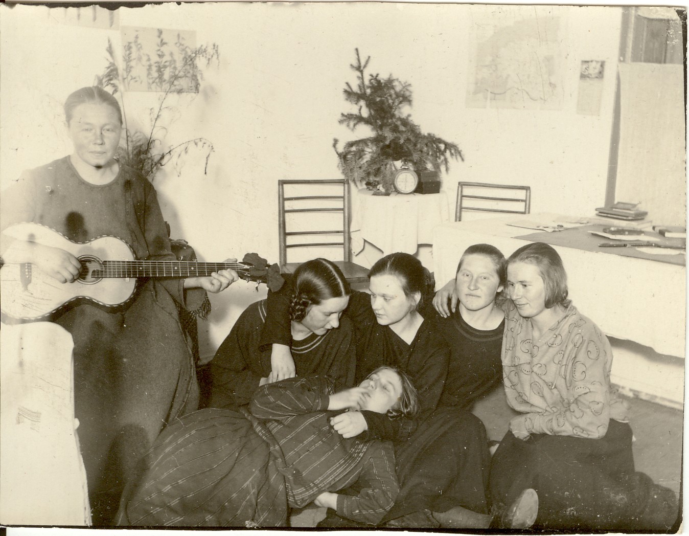 foto, Väätsa valla Lõõla külast pärit  Anete Tohvelman Vahi kodumajanduskoolis 1920-ndail a.