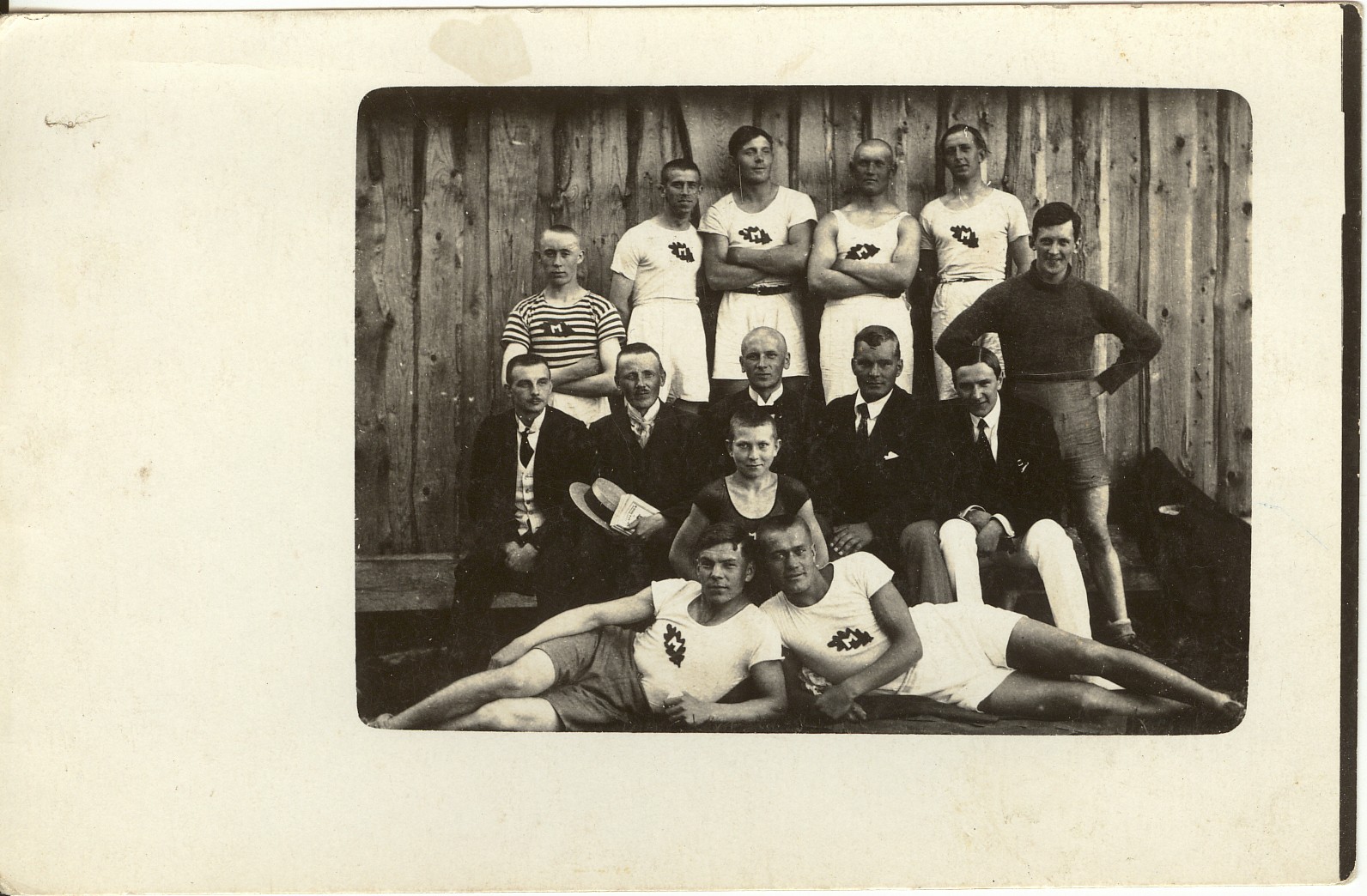 foto, kergeatleetika võistlustest osavõtjad Järva-Jaanis 1918.a.