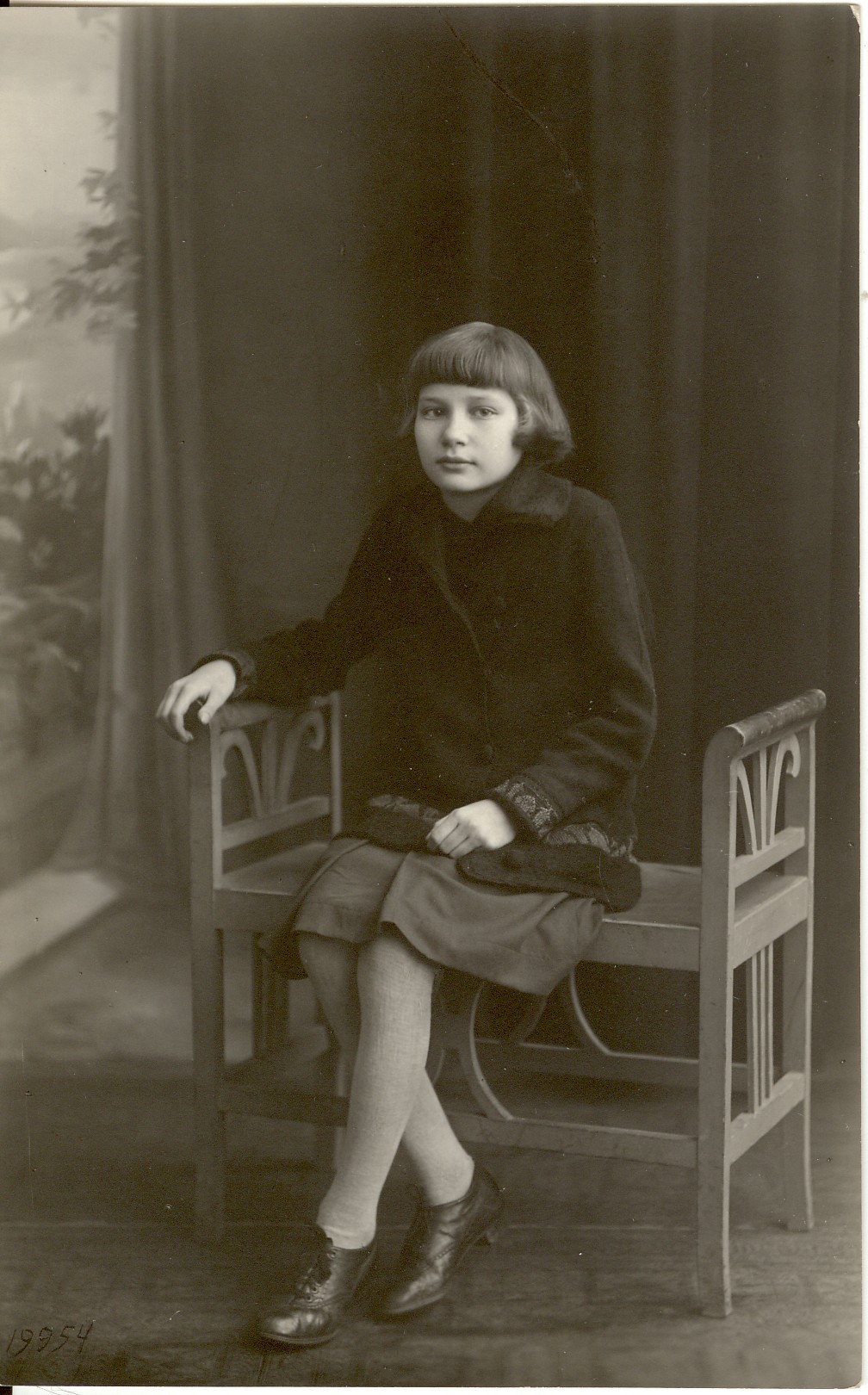 fotoportree, Väätsa valla Lõõla küla viiulikunstnik Elli Kreepsi tütar  Selma 1930a.
