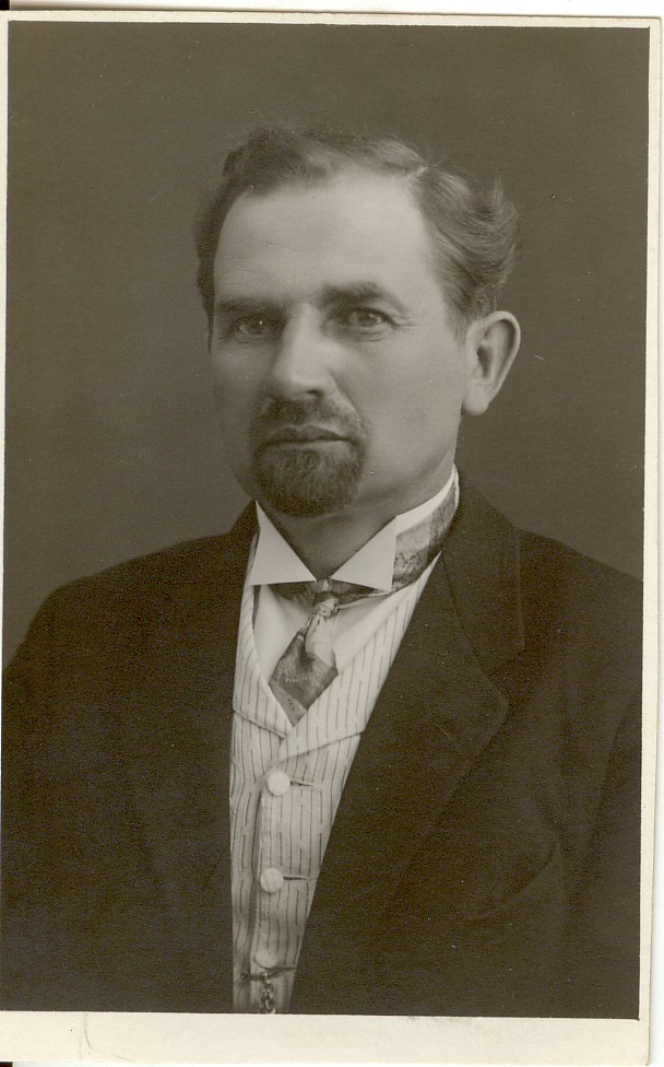 fotoportree, Väätsa valla Lõõla algkooli õpetaja David Köst 1930-ndatel a.