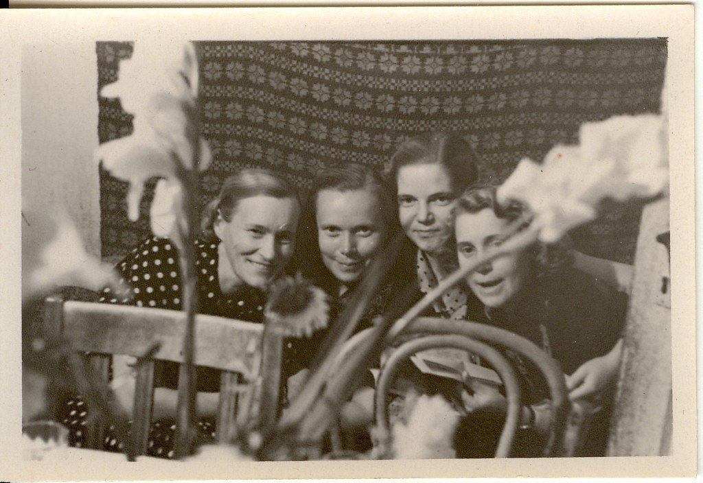 foto, Paide Keskkooli õpetajad sünnipäeval 1950-ndatel a.