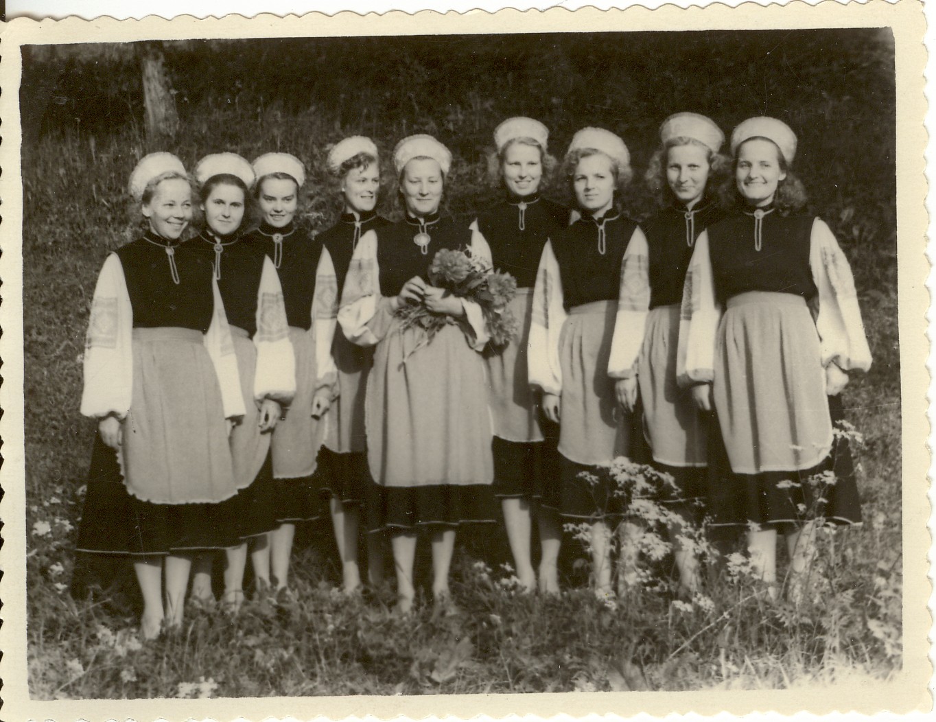 foto, kooliõpilased Paide naiskooris 1950-60-ndail a.