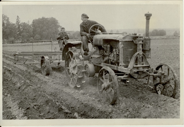 foto, kartuli vaheltharimine Õiguse Võidu kolhoosis 1953.a.