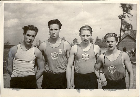 foto,  Paide rajooni rekordi püstitanud teatevõistkond 1956.a.