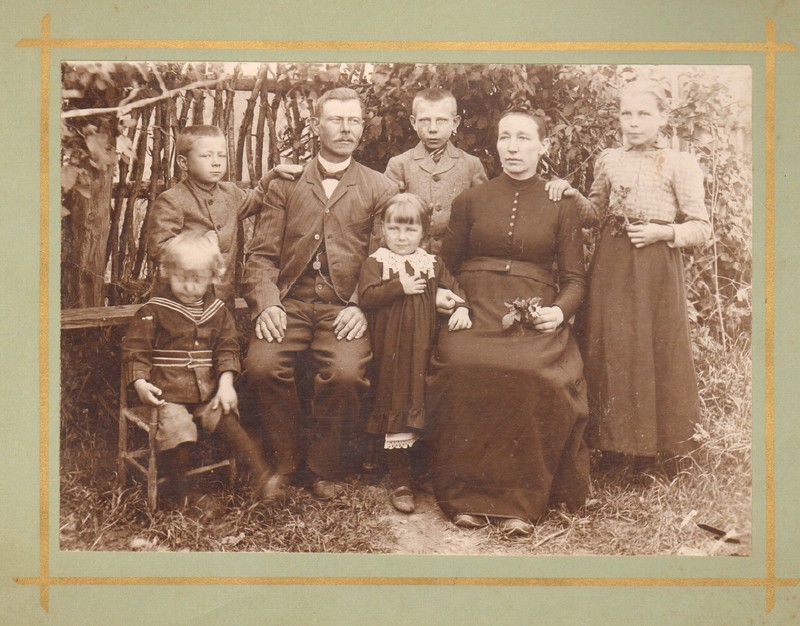 foto, Pleesi talu pere 1900a. paiku