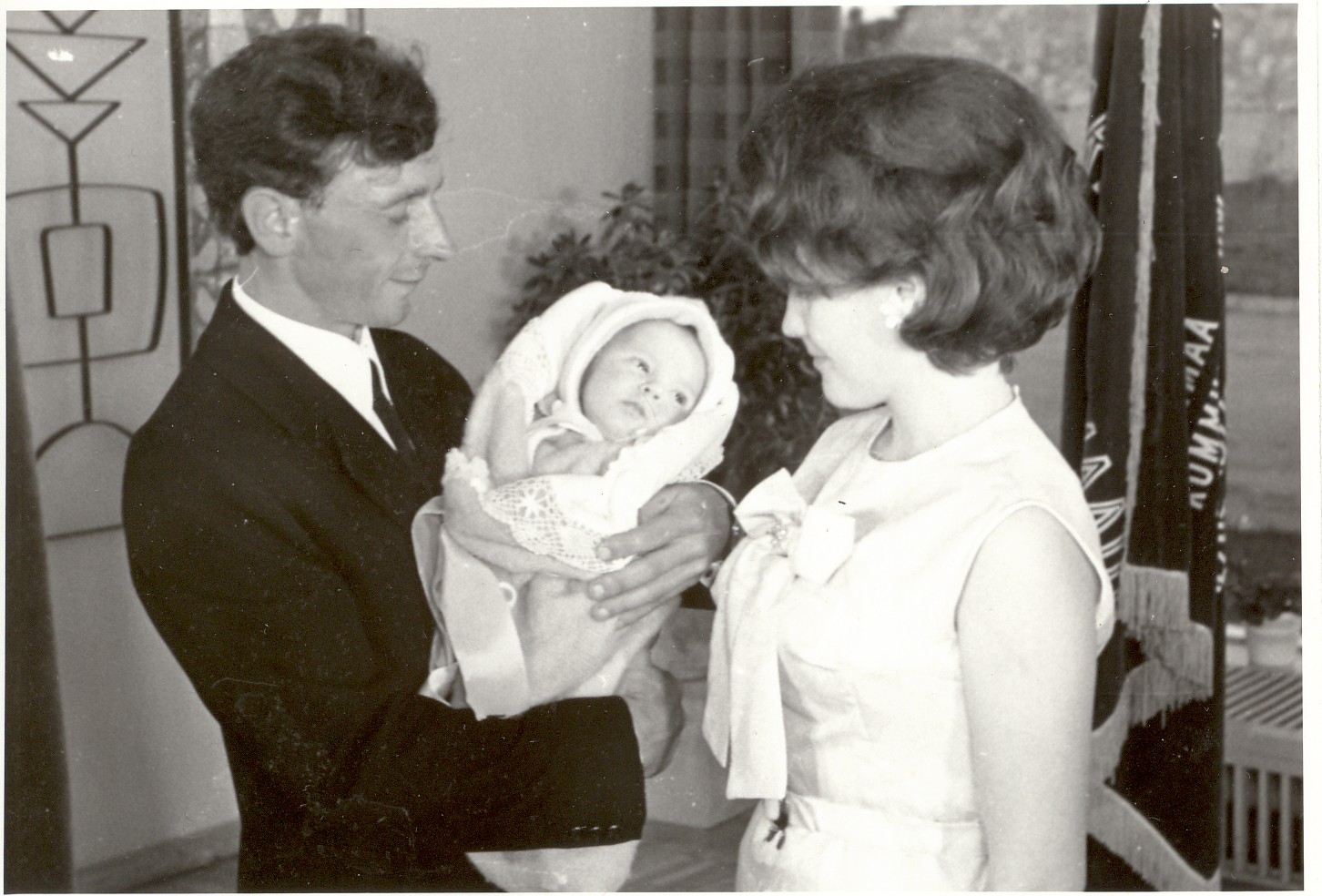 foto, laste sünni pidulik registreerimine "9.Mai" kolhoosi klubis  1970-ndatel a.