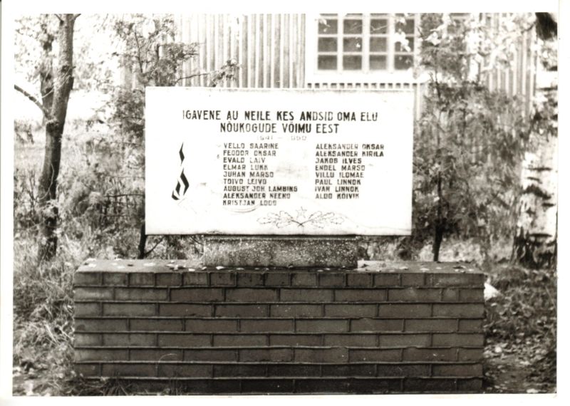 Mälestuskivi Mikitamäel