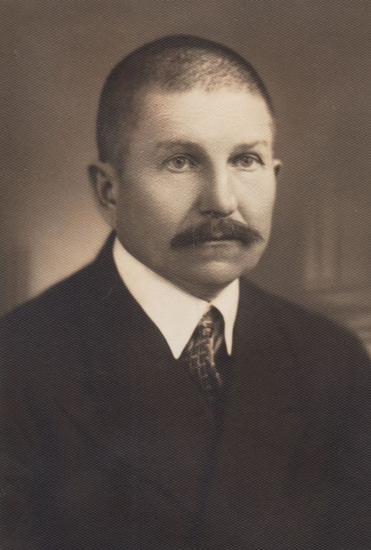 Veskiomanik Jakob Vall