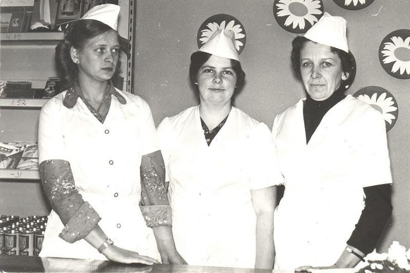 Peri kaupluse müüjad