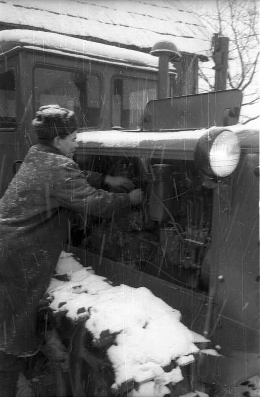 Traktori remont Kingissepa kolhoosis