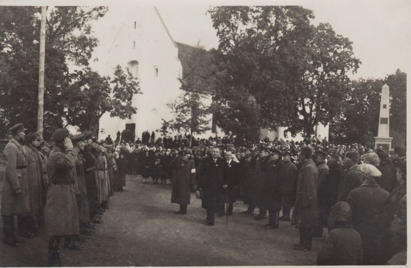 Põlva Vabadussõja mälestussamba juures 1938