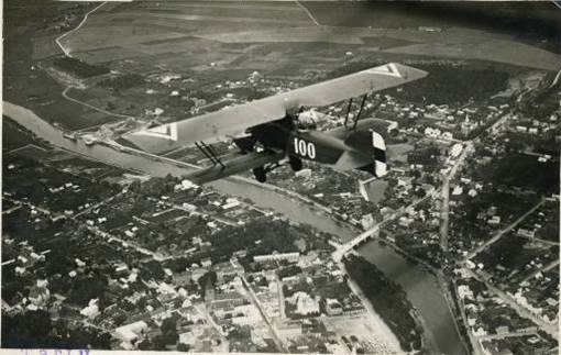 Prantsuse päritolu hävitaja-pommitaja Potez 25 Tartu kohal