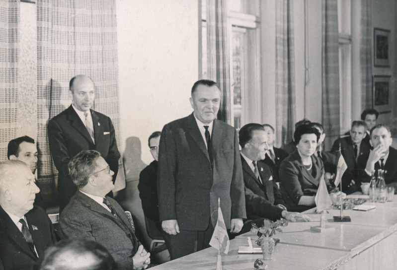 Jugoslaavia delegatsioon E. Vilde nim kolhoosis.