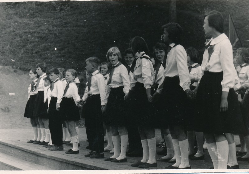 Rakvere Pioneerimaja noorte laulu- ja tantsuansambel