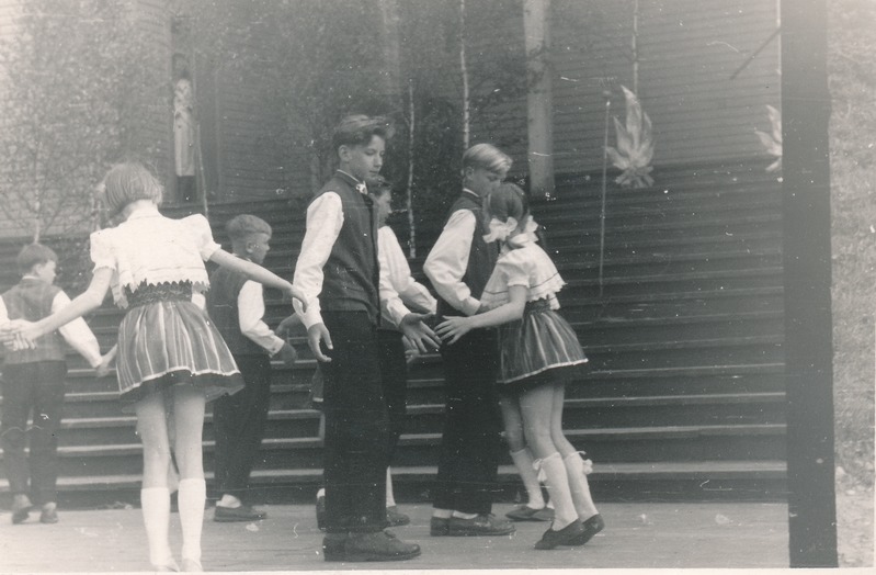 Rakvere Pioneerimaja noorte laulu- ja tantsuansambel