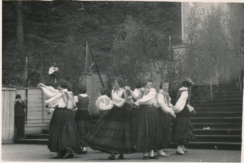 Rakvere Pioneerimaja noorte laulu- ja tantsuansambel