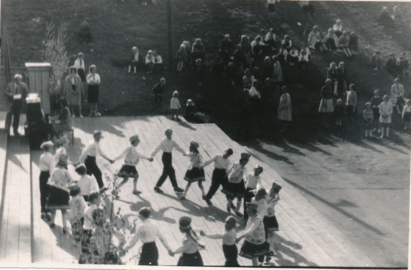 Rakvere Pioneerimaja noorte laulu- ja tantsuansambel