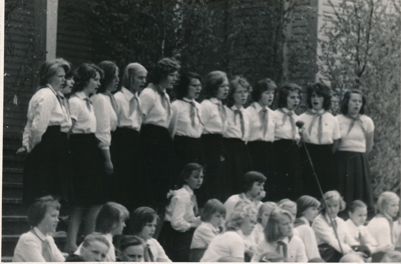 Rakvere Pioneerimaja noorte laulu- ja tantsuansambel