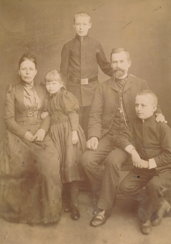 Rakvere lukkseppmeister August Alamets perekonnaga