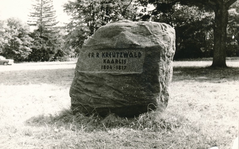 Mälestuskivi Fr.R.Kreutzwaldi elukohas Kaarlis