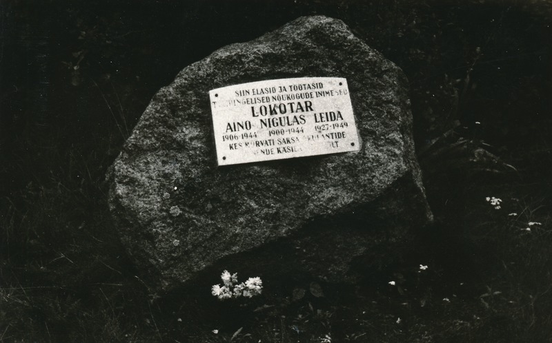 Mälestuskivi Toomika külas perekond Lokotarile
