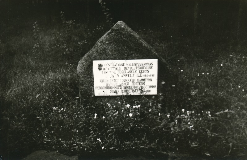 Mälestuskivi tahvliga Toilas