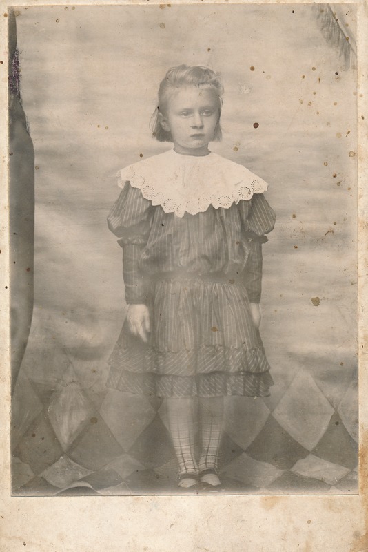 Leontine Abroi lapsepõlve portree
