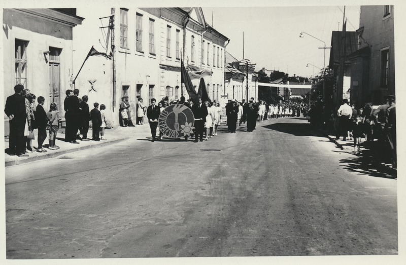 Suvepäevaliste rongkäik Rakveres