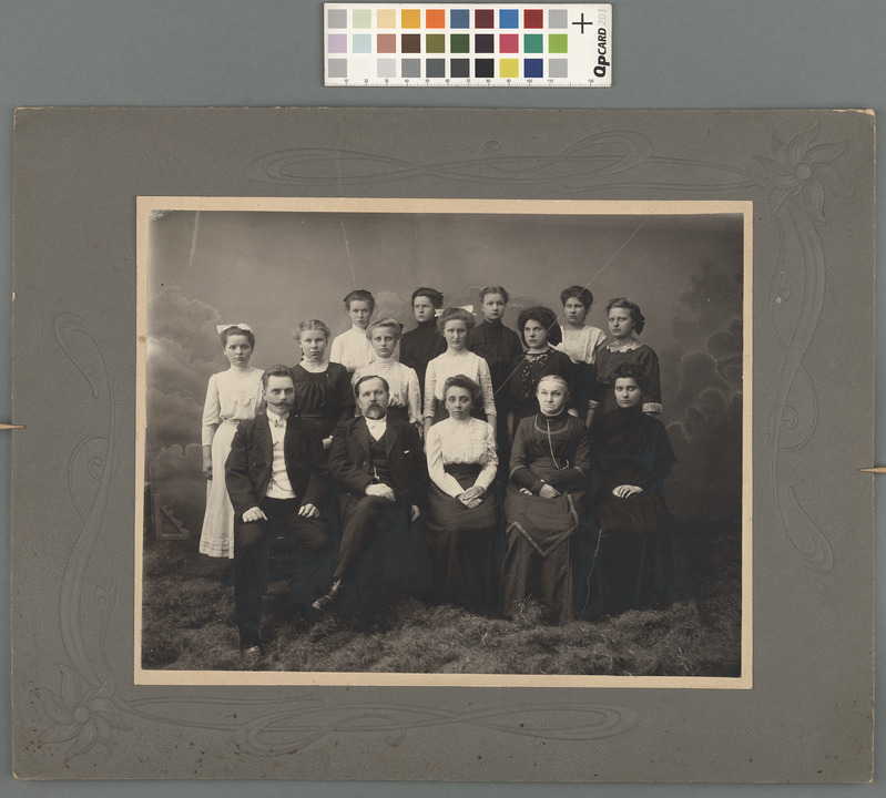 Rakvere Zeeh Tütarlaste Kommertsgümnaasiumi õpilased