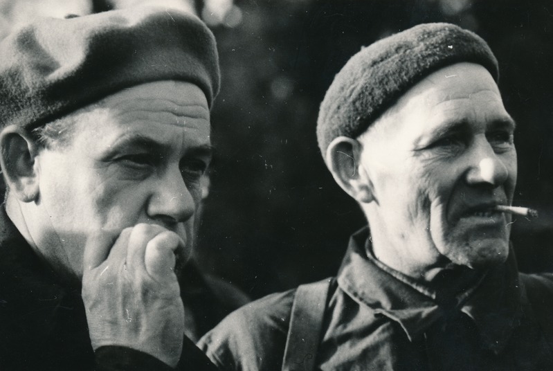 Osvald Tooming koos Haljala kolhoosi traktorist Eduard Luhtiga