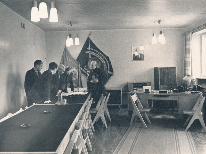 Kunda tehase juhtkond nõupidamisel