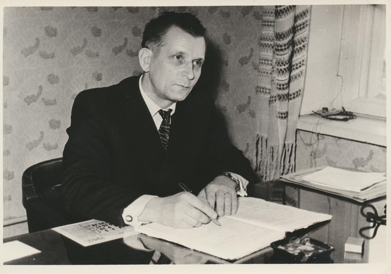 Kaupluse sisustuse tsehhi juhataja Alfred Aamer