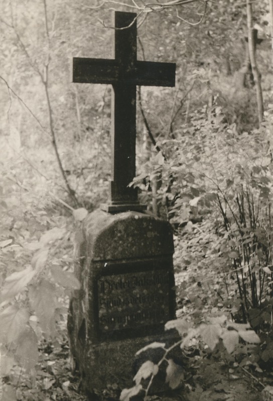 Peeter Jakobsoni haud Väike-Maarjas