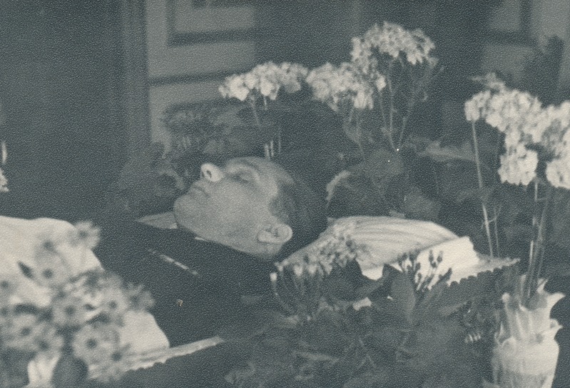 Erich Lausik puusärgis