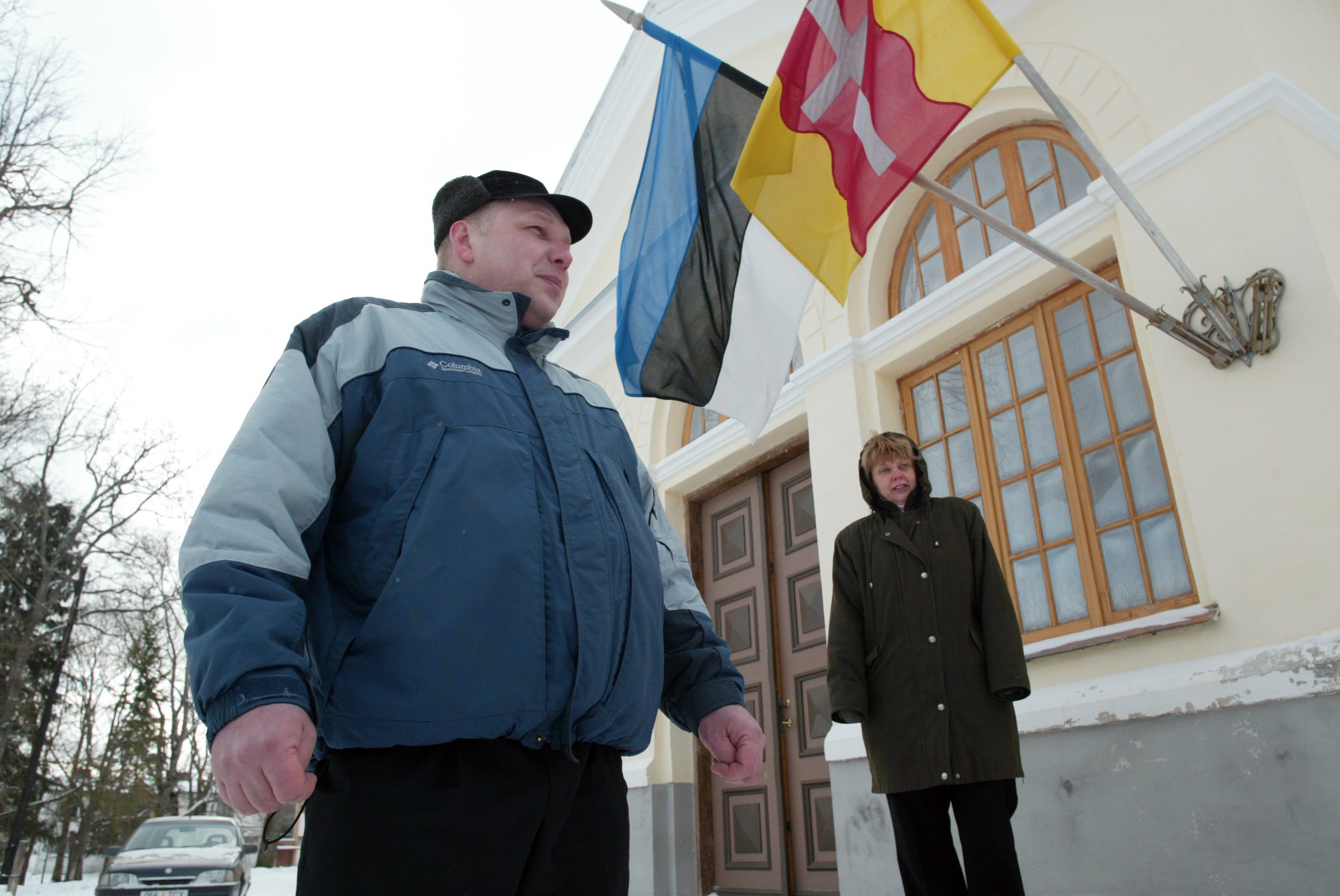 Avanduse vallamaja juures