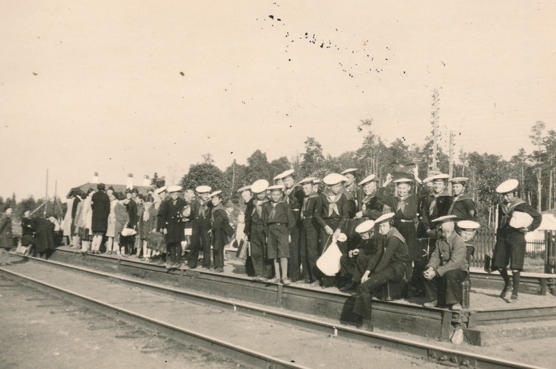 Noored jaamaperroonil