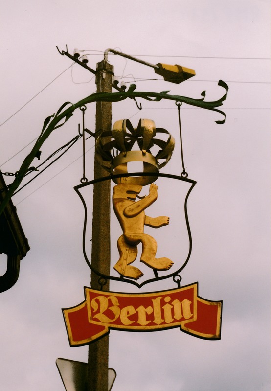 Berliini trahteri reklaamsilt