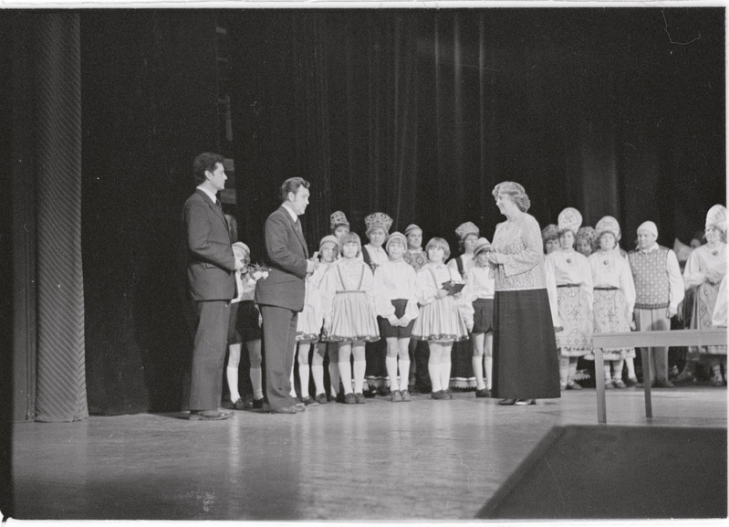 Rahvatantsujuht Leonide Viirese 60. sünnipäeva tähistamine