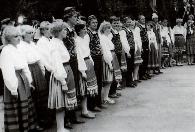 Rahvapidu Iisaku lauluväljakul 1983