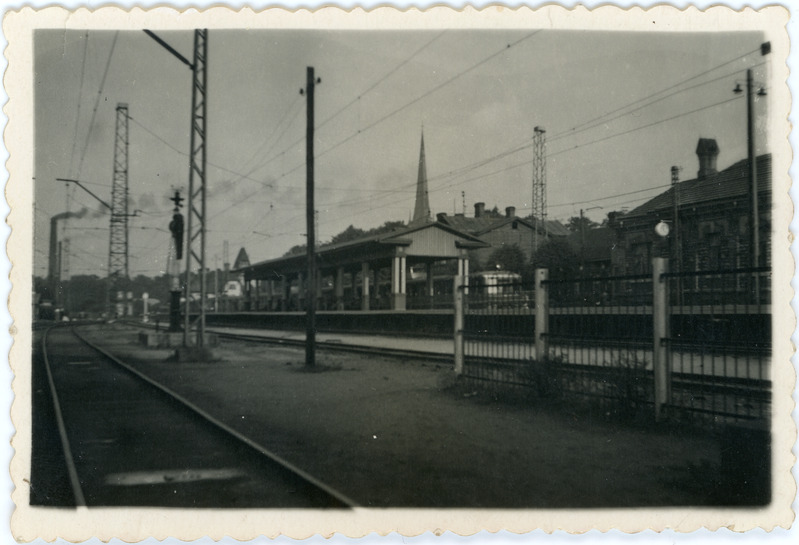 Tallinn-Balti jaam. Vaade depoo poolt elektrirongide perroonile ja seal asuvale varjualusele, 1950. aastad.