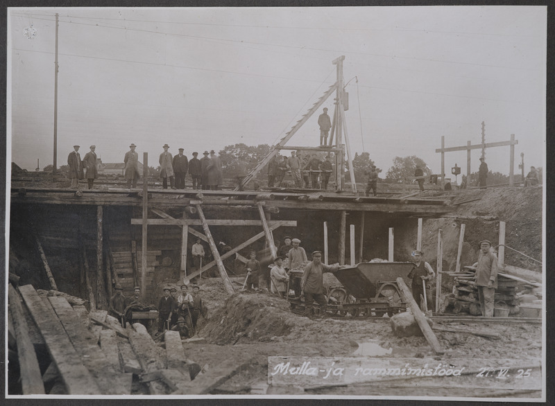 Rohu tänava viadukti ehitus Tallinnas: mulla- ja rammimistööd, juuni 1925.