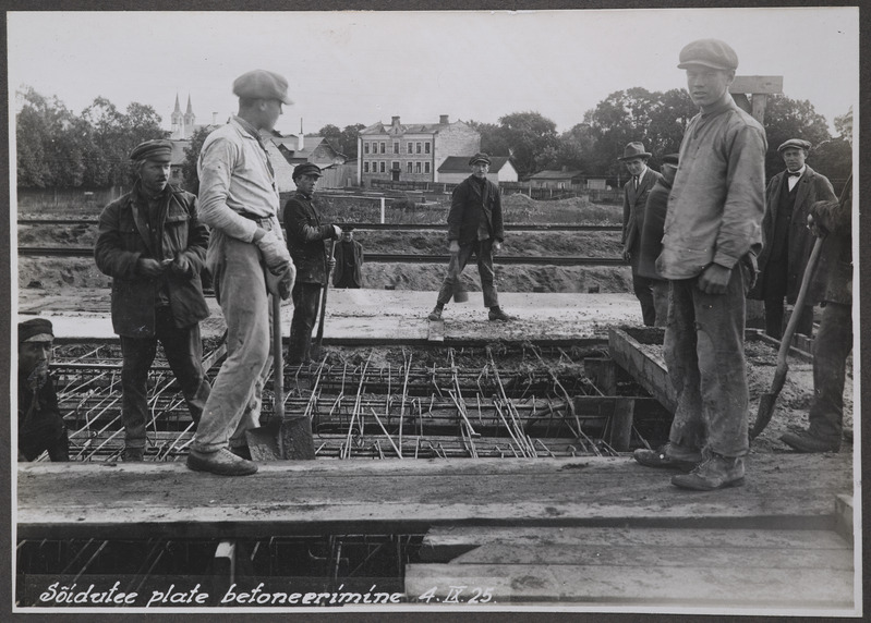 Rohu tänava viadukti ehitus Tallinnas: sõidutee plaadi betoneerimine, 4.september 1925.