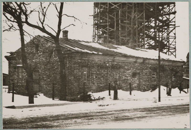 Sõjapurustused ja taastamine Eesti raudteel: söepõletajate taastatud elamu Narvas, 1940. aastad.