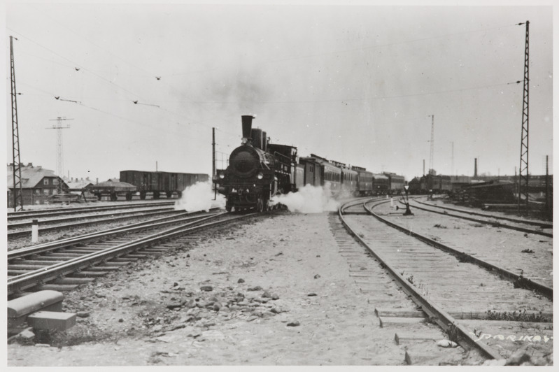 Pilte Eesti raudteedelt: "Balti ekspress" auruveduriga Ak 4 väljasõidul Tallinna jaamast, ca 1935-1936, foto: Parikas