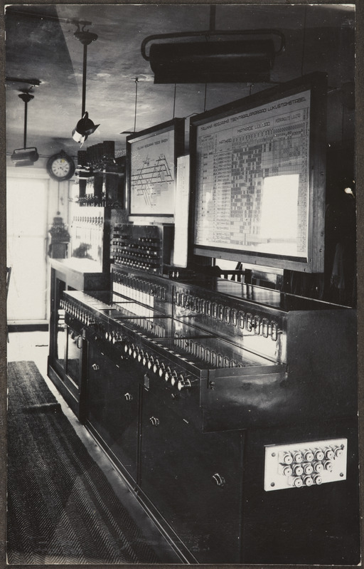 Pilte Eesti raudteedelt: blokk- ja tsentraalaparaat Tallinna jaama tsentralisatsioonipostis "S", ca 1929-1930