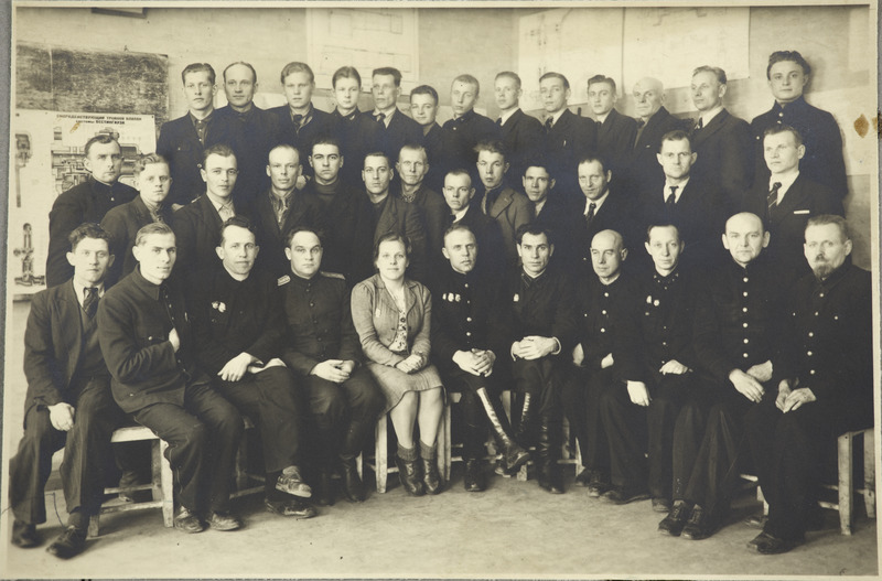 Tartu Raudtee Tehnikakool: vedurijuhtide õppegrupi lõpetajad, aprill 1945.