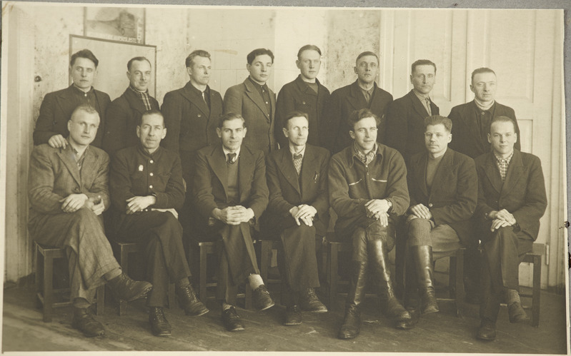 Tartu Raudtee Tehnikakool: teebrigadiride õppegrupi lõpetajad, veebruar 1946.