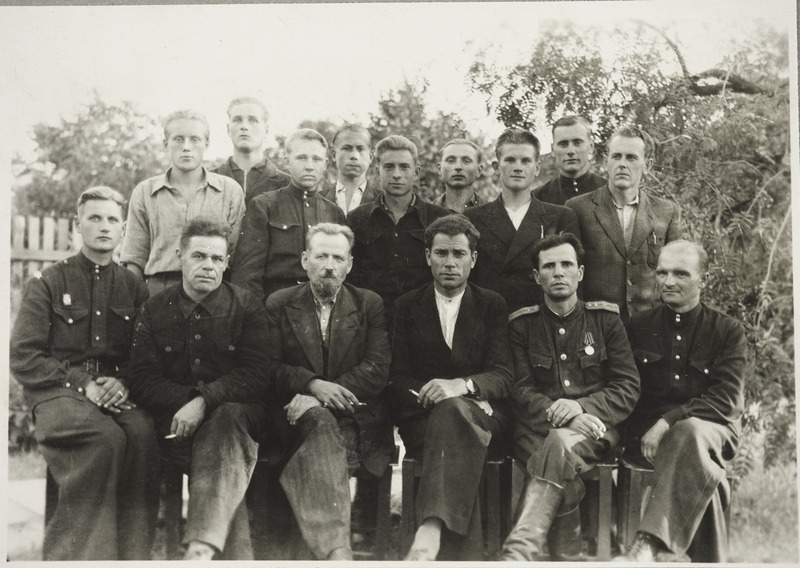 Tartu Raudtee Tehnikakool: vedurijuhiabide õppegrupi lõpetajad, august 1946.