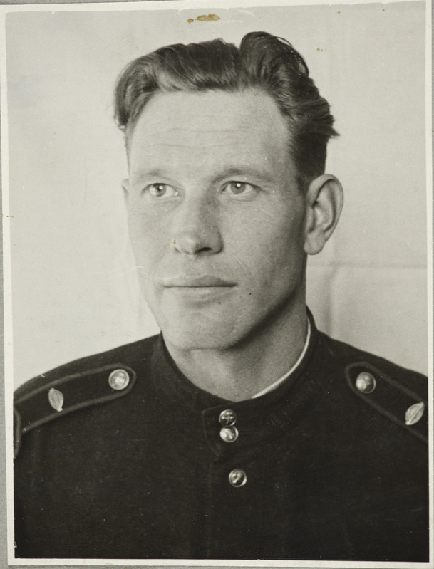 Tartu Raudtee Tehnikakool: teemeistrite õppegrupi eeskujulik õpilane Rudolf Lepik (Leppik), portreefoto, 1940. aastad.