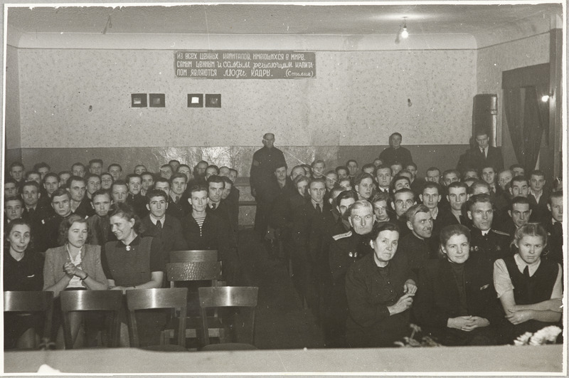 Tartu Raudtee Tehnikakool: kinosaalis, 1940. aastad.